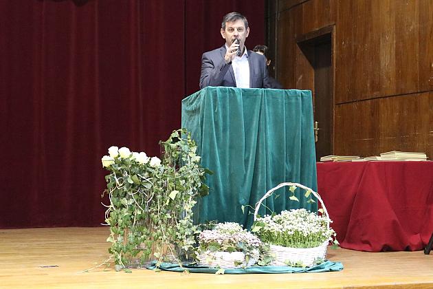 „Świat potrzebuje ludzi z pasją, z energią, z marzeniami. Ludzi takich, jak Wy” - z udziałem burmistrza Lęborka uroczyste pożegnanie abiturientów II Liceum Ogólnokształcącego