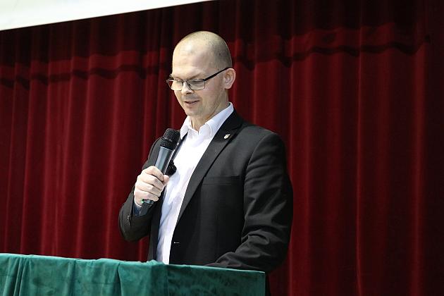 „Świat potrzebuje ludzi z pasją, z energią, z marzeniami. Ludzi takich, jak Wy” - z udziałem burmistrza Lęborka uroczyste pożegnanie abiturientów II Liceum Ogólnokształcącego