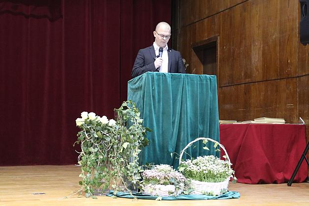 „Świat potrzebuje ludzi z pasją, z energią, z marzeniami. Ludzi takich, jak Wy” - z udziałem burmistrza Lęborka uroczyste pożegnanie abiturientów II Liceum Ogólnokształcącego