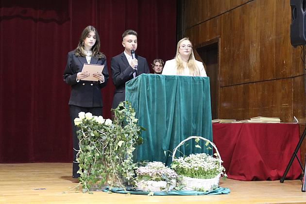 „Świat potrzebuje ludzi z pasją, z energią, z marzeniami. Ludzi takich, jak Wy” - z udziałem burmistrza Lęborka uroczyste pożegnanie abiturientów II Liceum Ogólnokształcącego