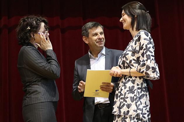 „Świat potrzebuje ludzi z pasją, z energią, z marzeniami. Ludzi takich, jak Wy” - z udziałem burmistrza Lęborka uroczyste pożegnanie abiturientów II Liceum Ogólnokształcącego