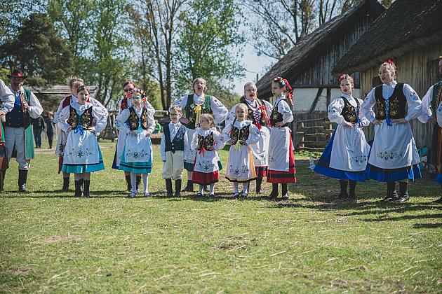 Kaszubski zespół z Lęborka wystąpił na „Czarnym Weselu” w Klukach