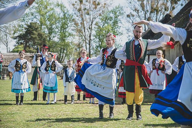 Kaszubski zespół z Lęborka wystąpił na „Czarnym Weselu” w Klukach