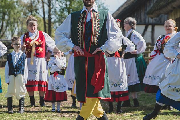 Kaszubski zespół z Lęborka wystąpił na „Czarnym Weselu” w Klukach