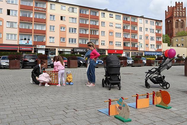 Przedszkolaki i uczniowie bawili się i integrowali w