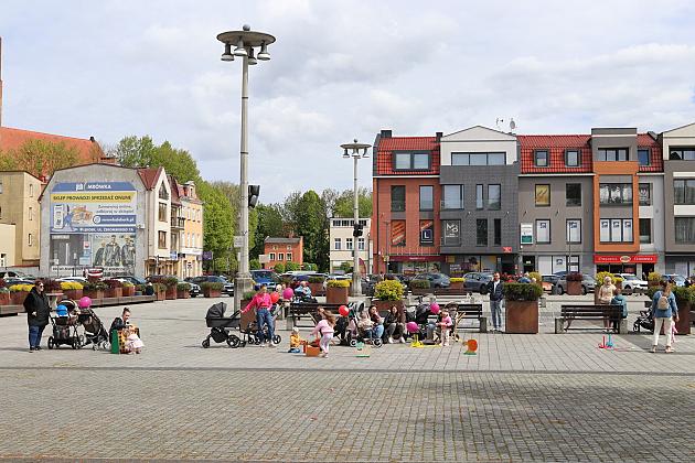 Przedszkolaki i uczniowie bawili się i integrowali w