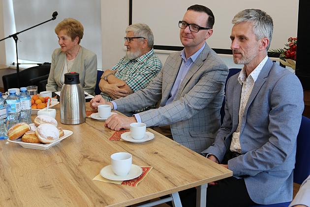 Radośnie i z sercem – Dzień Matki na spotkaniu Ligi Kobiet Polskich