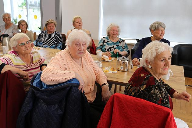 Radośnie i z sercem – Dzień Matki na spotkaniu Ligi Kobiet Polskich