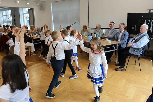 Radośnie i z sercem – Dzień Matki na spotkaniu Ligi Kobiet Polskich