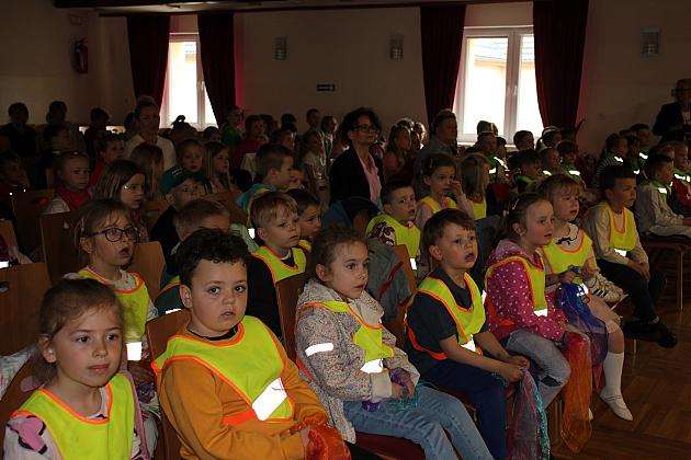 Magiczny Dzień Dziecka w Przedszkolu Nr 2. Rodzice na scenie jako bajkowi bohaterowie!