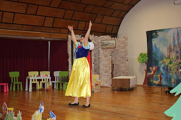 Magiczny Dzień Dziecka w Przedszkolu Nr 2. Rodzice na scenie jako bajkowi bohaterowie!