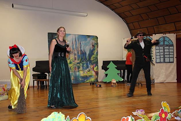 Magiczny Dzień Dziecka w Przedszkolu Nr 2. Rodzice na scenie jako bajkowi bohaterowie!