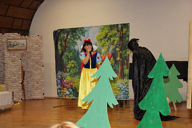 Magiczny Dzień Dziecka w Przedszkolu Nr 2. Rodzice na scenie jako bajkowi bohaterowie!