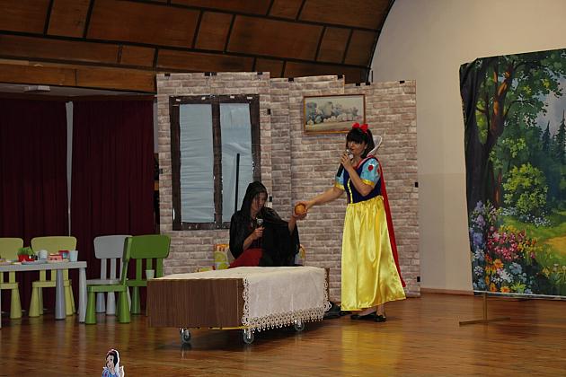 Magiczny Dzień Dziecka w Przedszkolu Nr 2. Rodzice na scenie jako bajkowi bohaterowie!