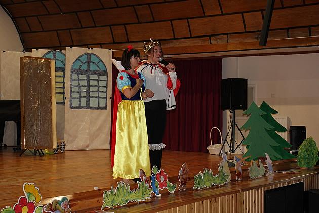 Magiczny Dzień Dziecka w Przedszkolu Nr 2. Rodzice na scenie jako bajkowi bohaterowie!