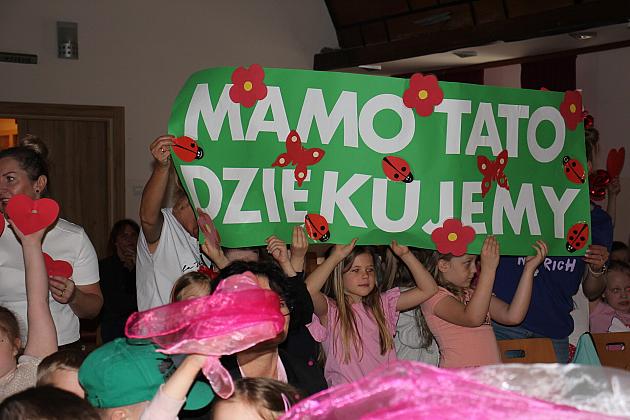 Magiczny Dzień Dziecka w Przedszkolu Nr 2. Rodzice na scenie jako bajkowi bohaterowie!