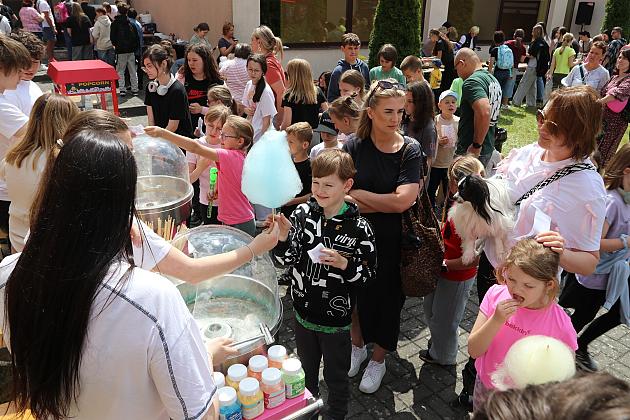 Rodzinna zabawa w „Siódemce” - radość, śmiech i integracja