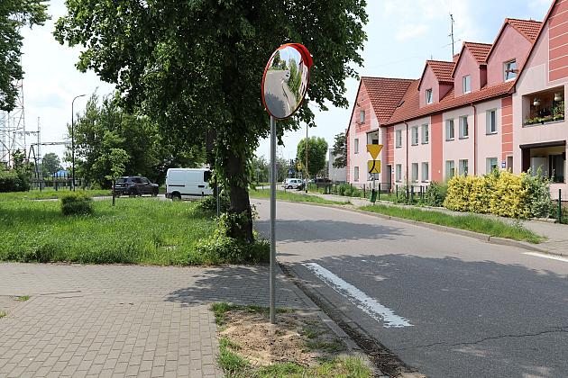 Nowe lustra drogowe w Lęborku – więcej bezpieczeństwa na trudnych skrzyżowaniach!