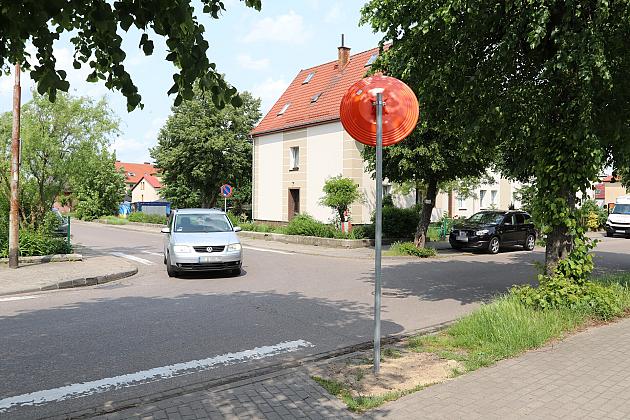 Nowe lustra drogowe w Lęborku – więcej bezpieczeństwa na trudnych skrzyżowaniach!