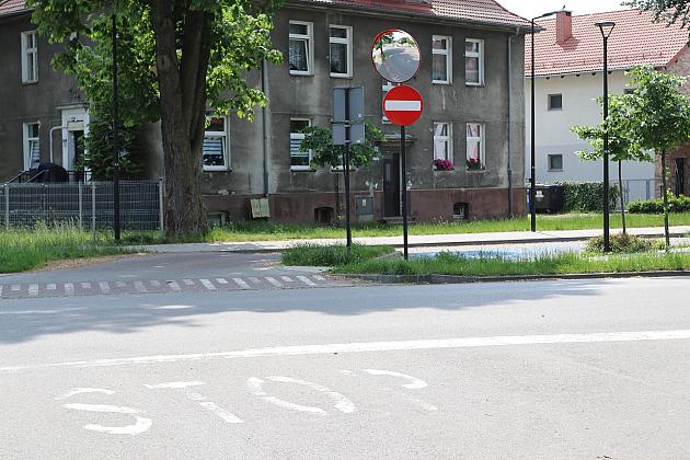 Nowe lustra drogowe w Lęborku – więcej bezpieczeństwa na trudnych skrzyżowaniach!