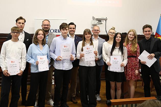 Debaty oksfordzkie w Lęborku – emocje, argumenty i młodzież na najwyższym poziomie