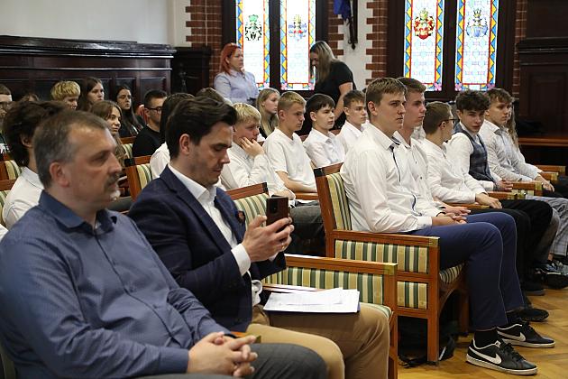 Debaty oksfordzkie w Lęborku – emocje, argumenty i młodzież na najwyższym poziomie