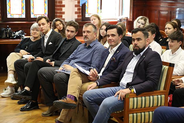 Debaty oksfordzkie w Lęborku – emocje, argumenty i młodzież na najwyższym poziomie