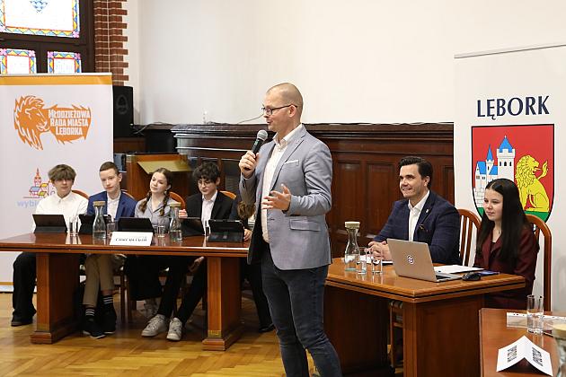 Debaty oksfordzkie w Lęborku – emocje, argumenty i młodzież na najwyższym poziomie