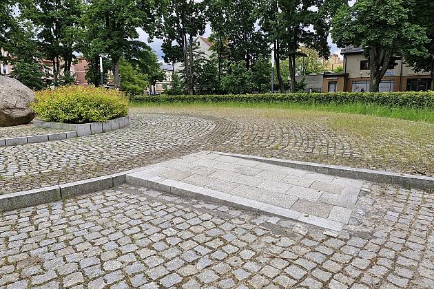 Skwer Orła Białego bez barier