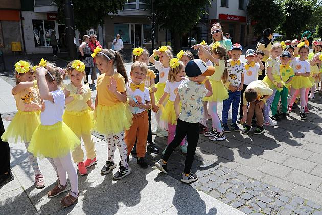 Barwna parada rozkręciła piąty Festiwal Uliczny w Lęborku. Szykujcie się na weekend pełen atrakcji!