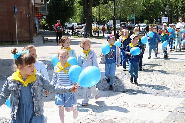 Barwna parada rozkręciła piąty Festiwal Uliczny w Lęborku. Szykujcie się na weekend pełen atrakcji!