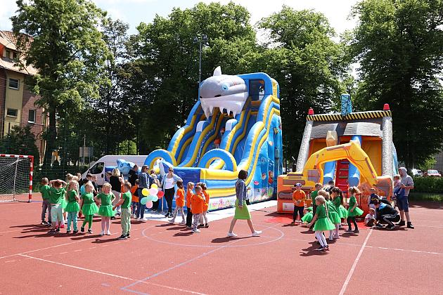 Barwna parada rozkręciła piąty Festiwal Uliczny w Lęborku. Szykujcie się na weekend pełen atrakcji!