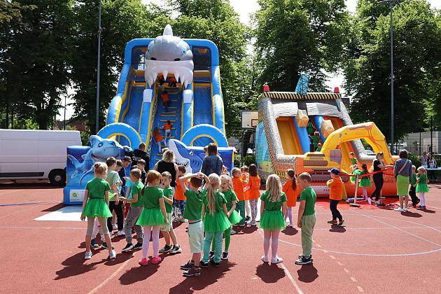 Barwna parada rozkręciła piąty Festiwal Uliczny w Lęborku. Szykujcie się na weekend pełen atrakcji!