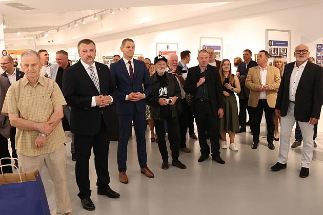 Historia Pogoni Lębork na otwartej w Wieży Ciśnień wystawie z okazji 80-lecia klubu