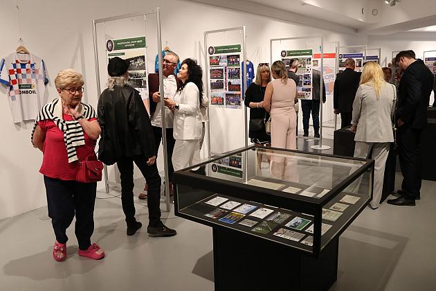 Historia Pogoni Lębork na otwartej w Wieży Ciśnień wystawie z okazji 80-lecia klubu