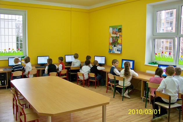 Uczniowie klas I-III mają sale komputerowe