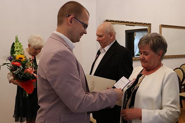 Złote Gody w lęborskim ratuszu – uhonorowanie małżeństw z ponad półwiecznym stażem