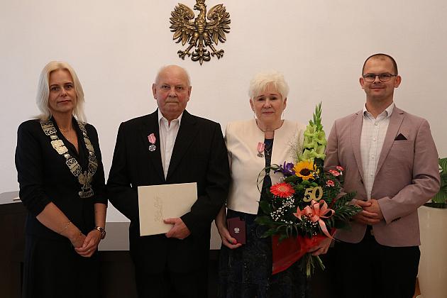 Złote Gody w lęborskim ratuszu – uhonorowanie małżeństw z ponad półwiecznym stażem