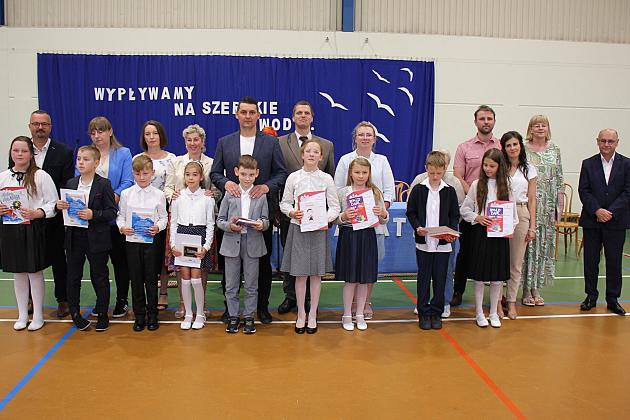 „Wypływamy na szerokie wody” – zakończenie roku szkolnego w SP nr 8