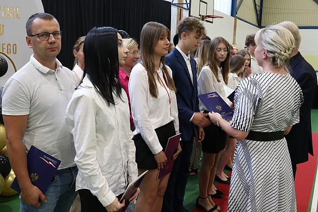 Uroczyste pożegnanie absolwentów Szkoły Podstawowej nr 5