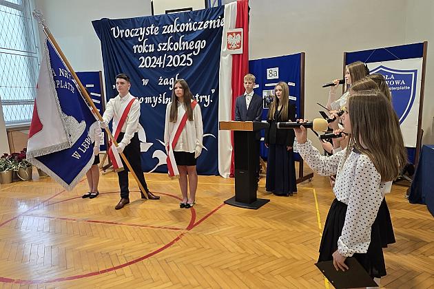 Uroczyste zakończenie roku szkolnego klas VIII w SP7