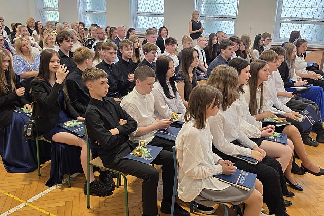Uroczyste zakończenie roku szkolnego klas VIII w SP7