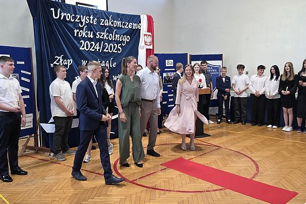 Uroczyste zakończenie roku szkolnego klas VIII w SP7