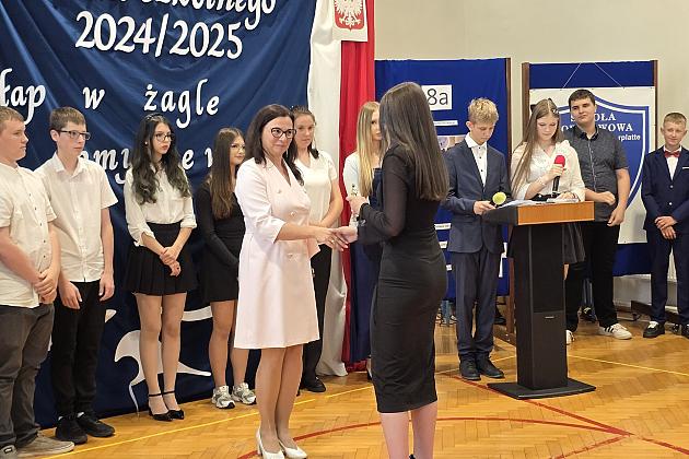Uroczyste zakończenie roku szkolnego klas VIII w SP7