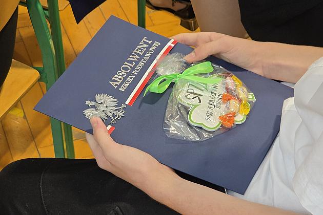 Uroczyste zakończenie roku szkolnego klas VIII w SP7