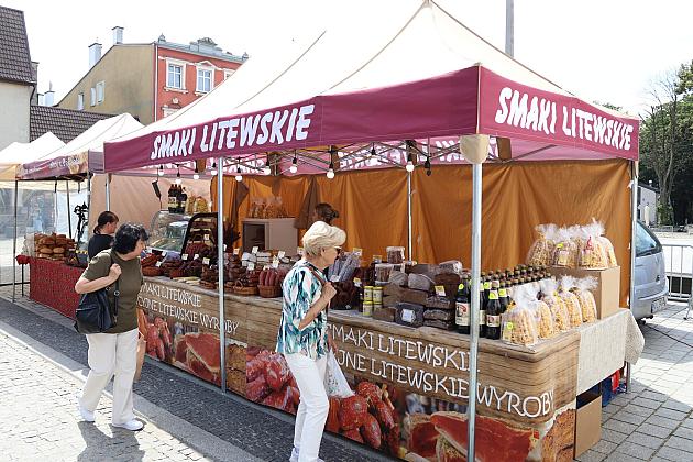 Kolorowe stoiska, regionalne smaki i rękodzieło – magia Jarmarku św. Jakuba!