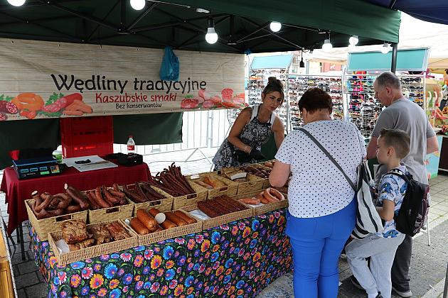 Kolorowe stoiska, regionalne smaki i rękodzieło – magia Jarmarku św. Jakuba!