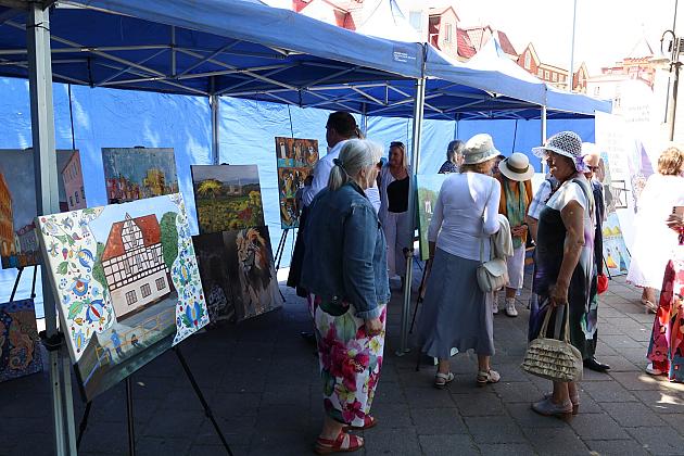 Sztuka w sercu miasta – plener malarski „Weduta” podsumowany podczas Jarmarku św. Jakuba