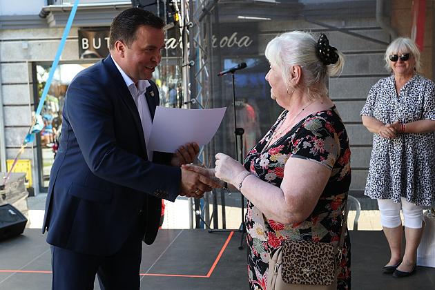 Sztuka w sercu miasta – plener malarski „Weduta” podsumowany podczas Jarmarku św. Jakuba