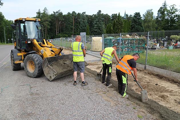 Bezpieczniej przy Cmentarzu Parafialnym – ruszyła budowa nowego chodnika